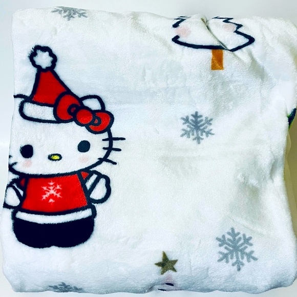 ๐๐ Hello Kitty Oversized Christmas Throw Blanket - Picture 3 of 6